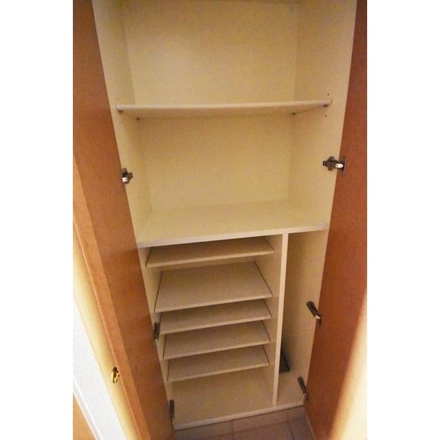 Room image 8