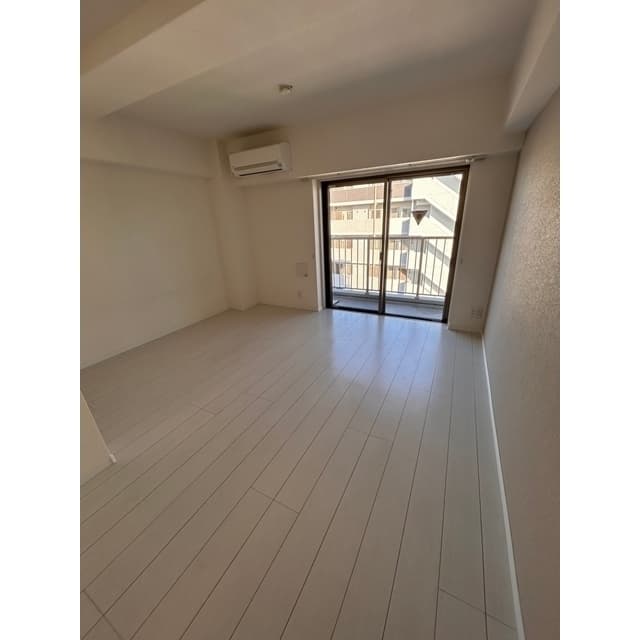 Room image 16