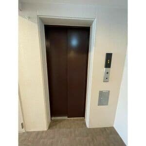 Room image 8