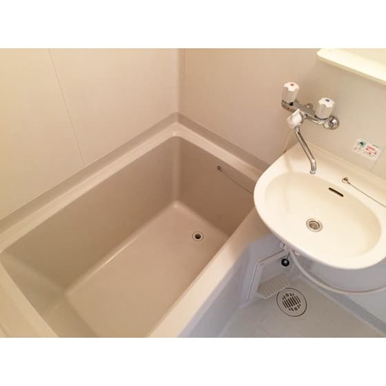 Room image 8