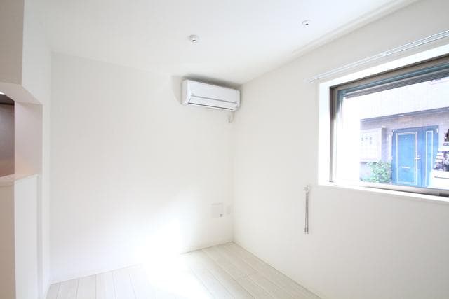 Room image 16