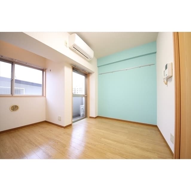 Room image 15