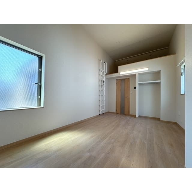 Room image 8