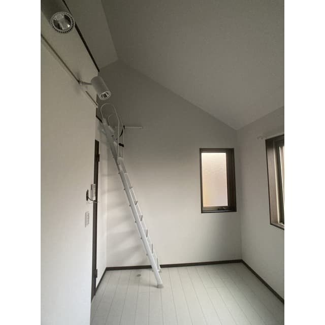 Room image 16
