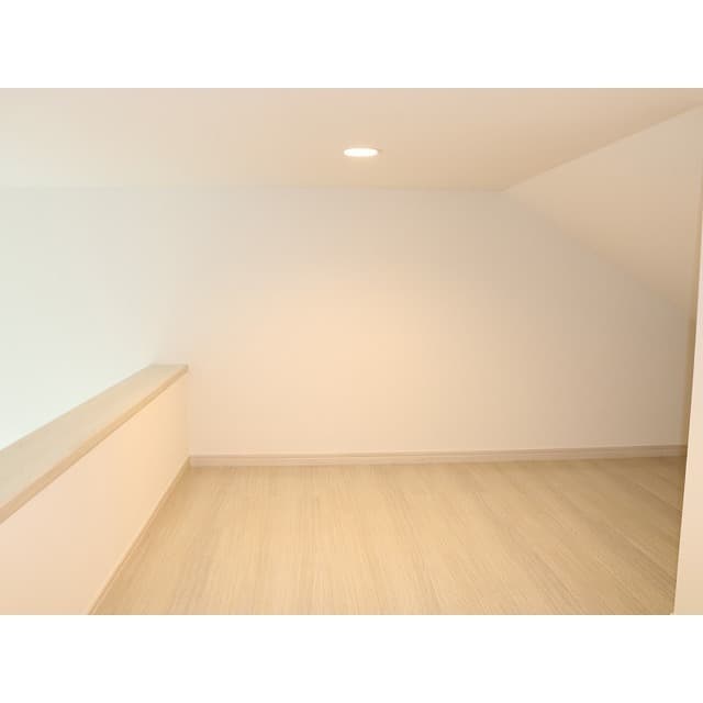 Room image 16