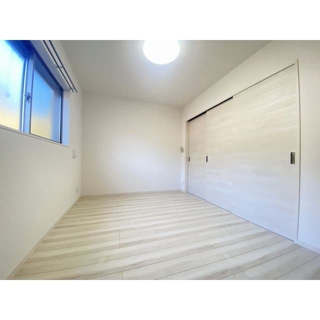 Room image 13
