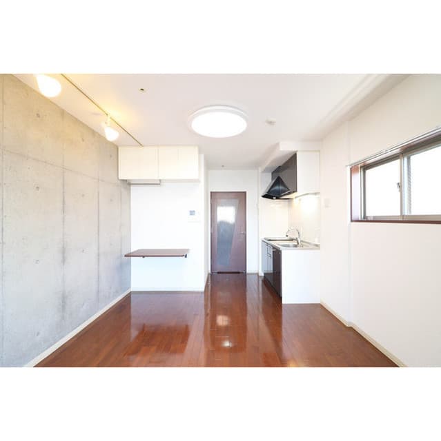 Room image 13