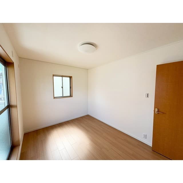 Room image 13
