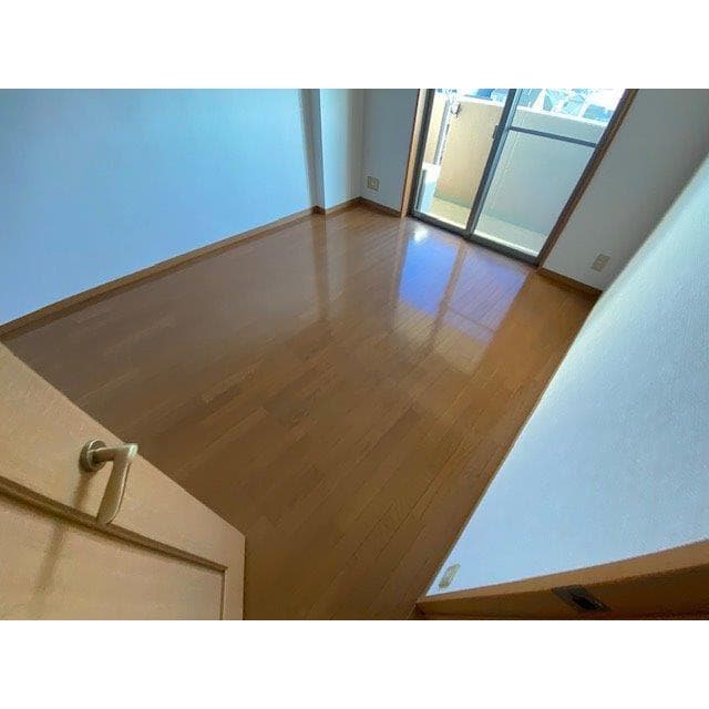 Room image 15