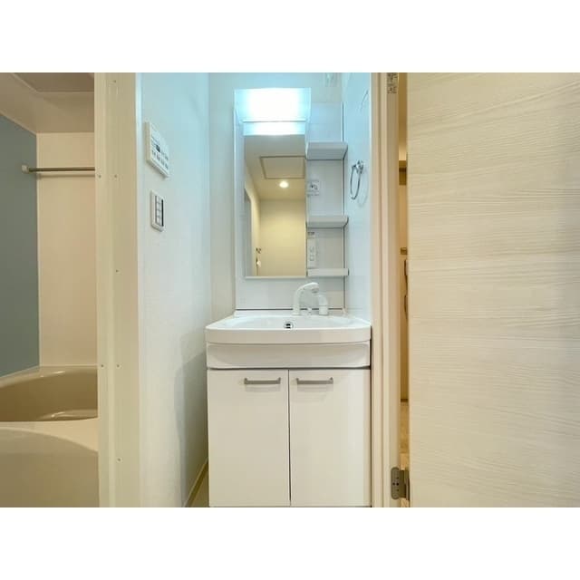 Room image 11