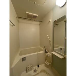 Room image 10
