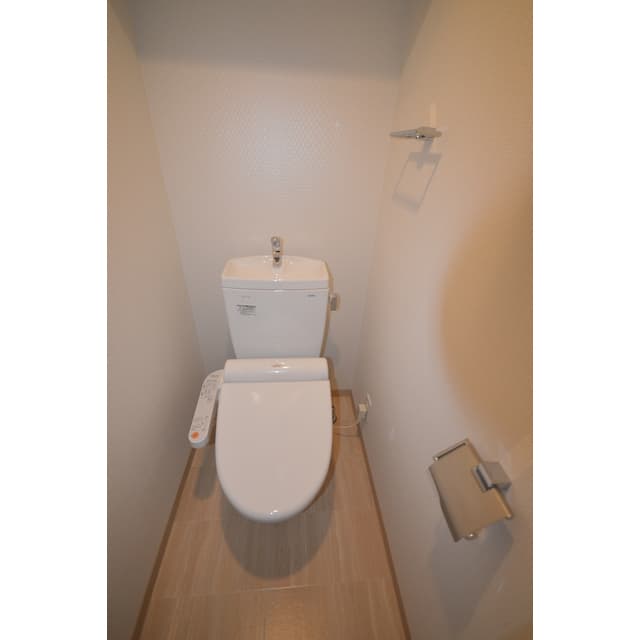 Room image 8