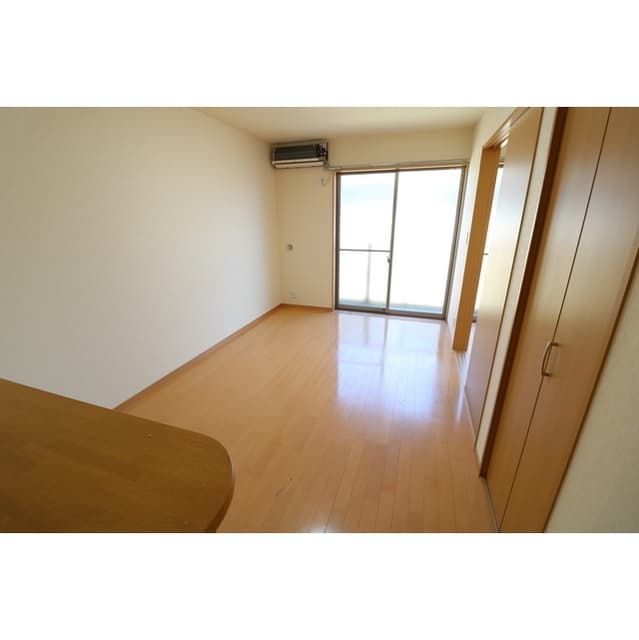 Room image 15