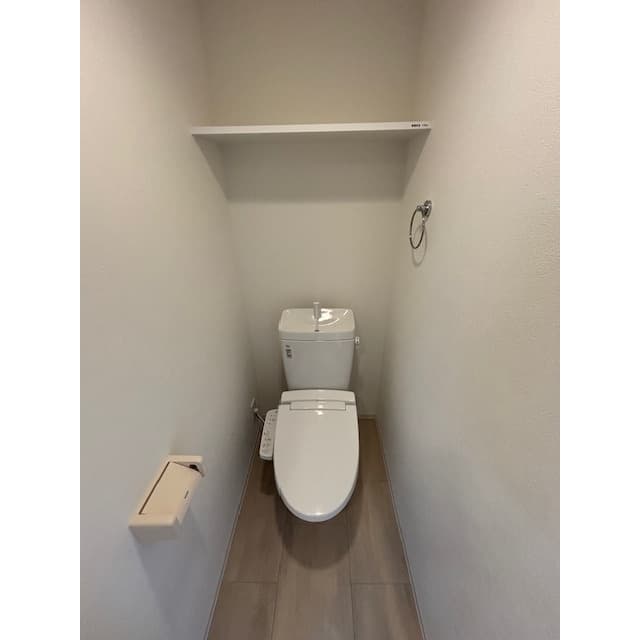 Room image 8