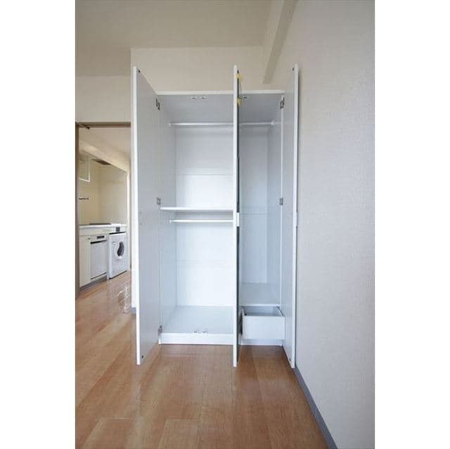 Room image 12