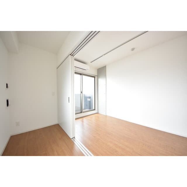 Room image 8