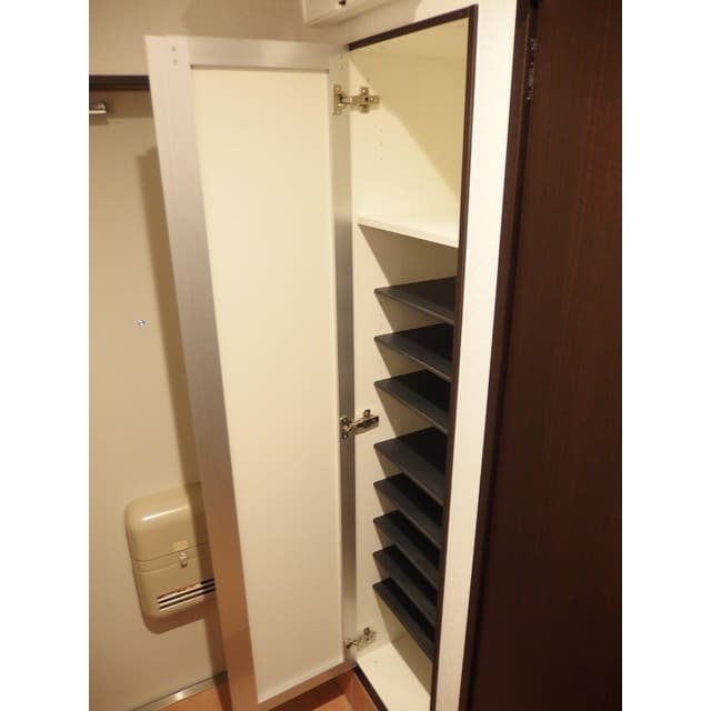 Room image 12