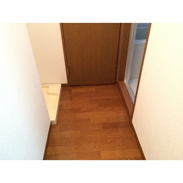 Room image 16