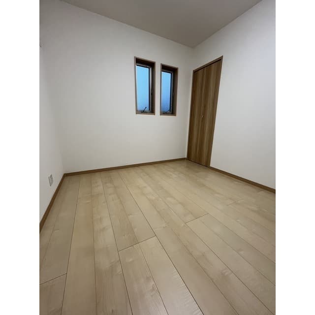 Room image 16