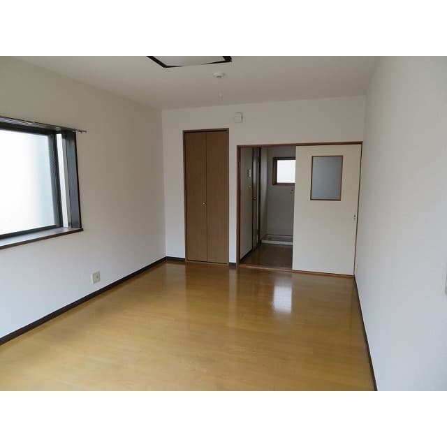 Room image 8