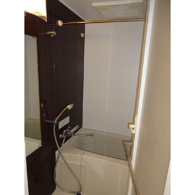 Room image 11