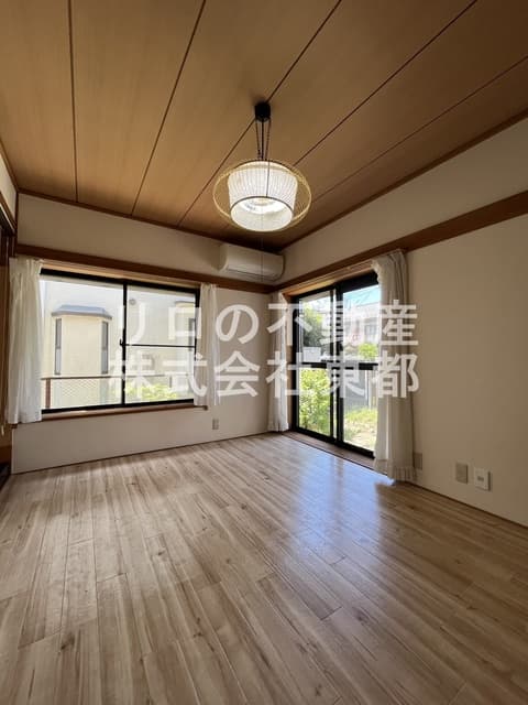 Room image 15