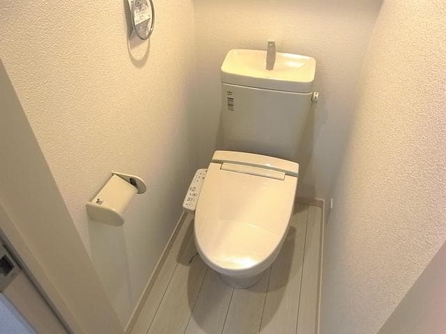 Room image 8