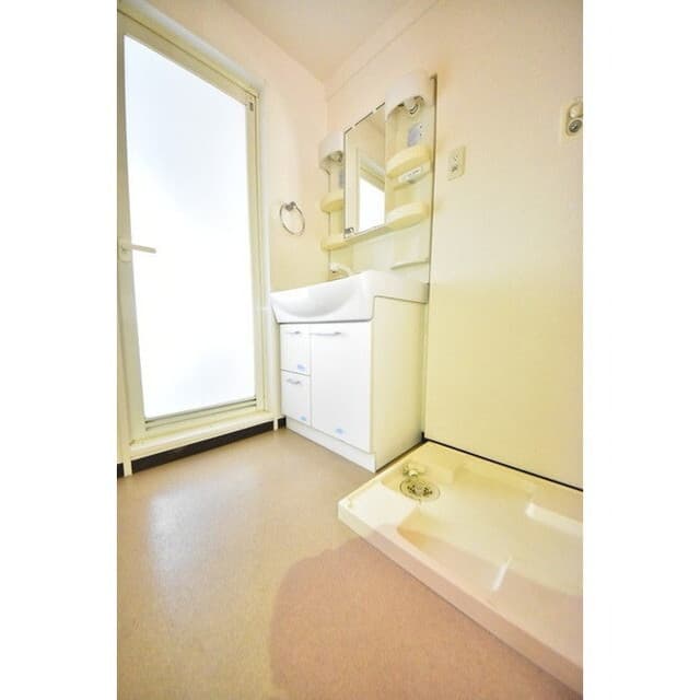 Room image 9