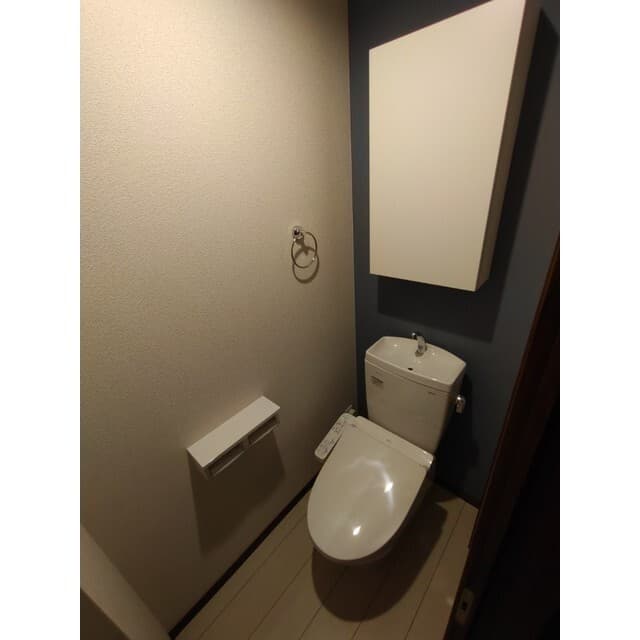 Room image 13