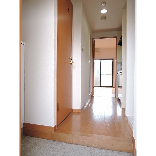 Room image 16