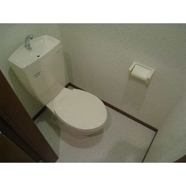 Room image 8