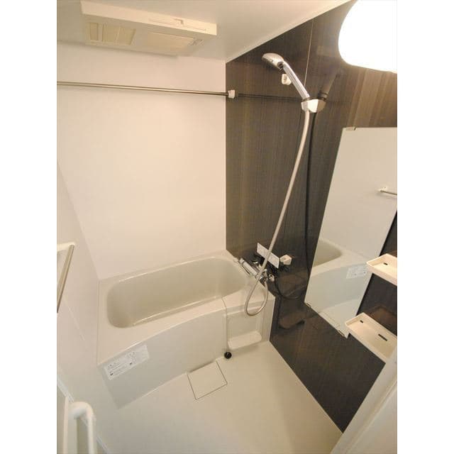 Room image 9