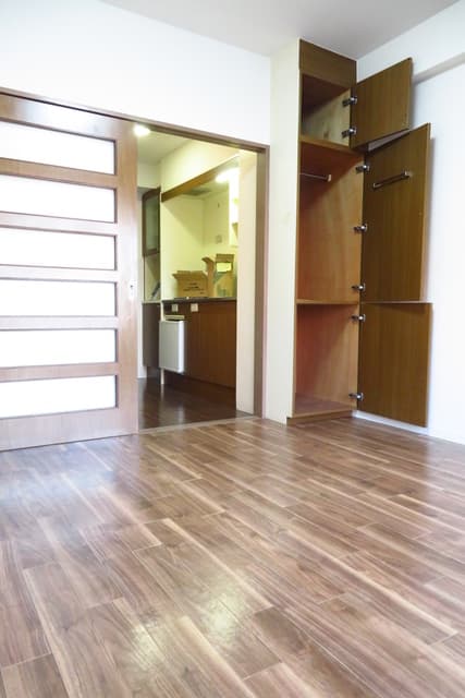 Room image 8
