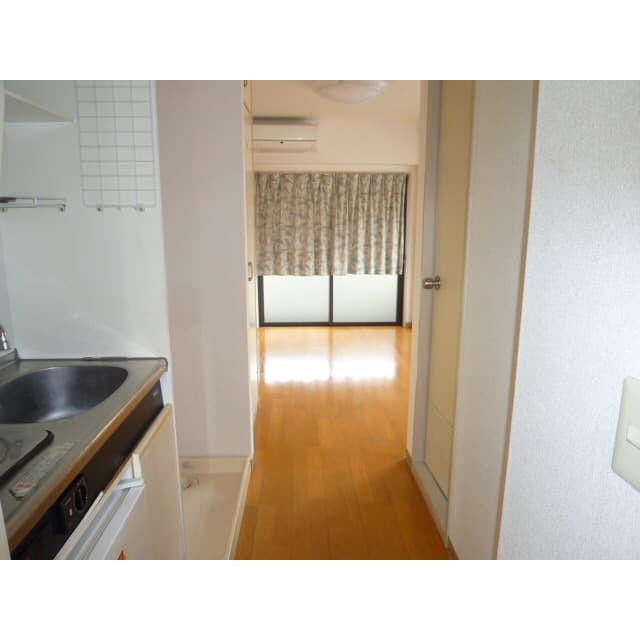 Room image 8