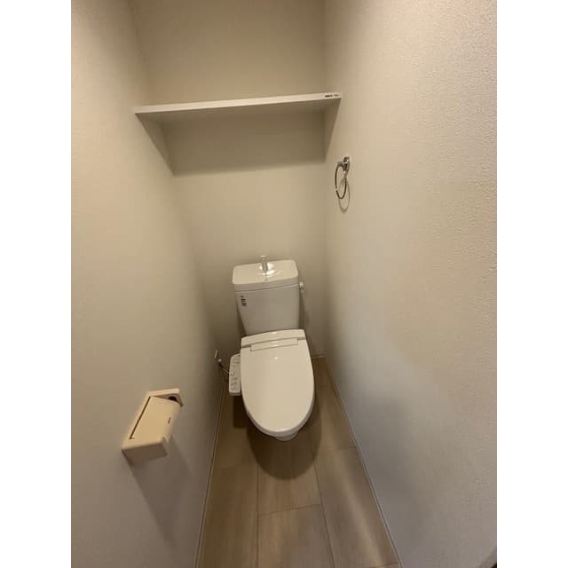 Room image 8