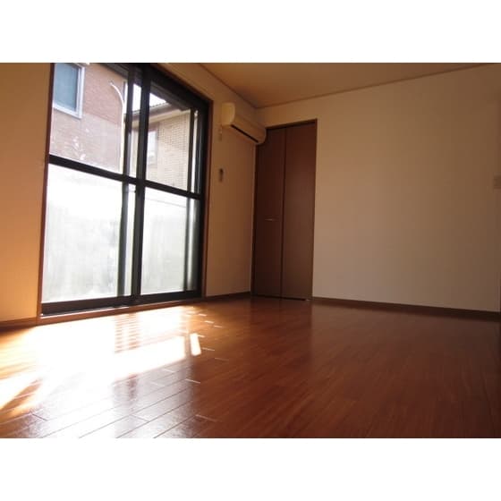 Room image 9