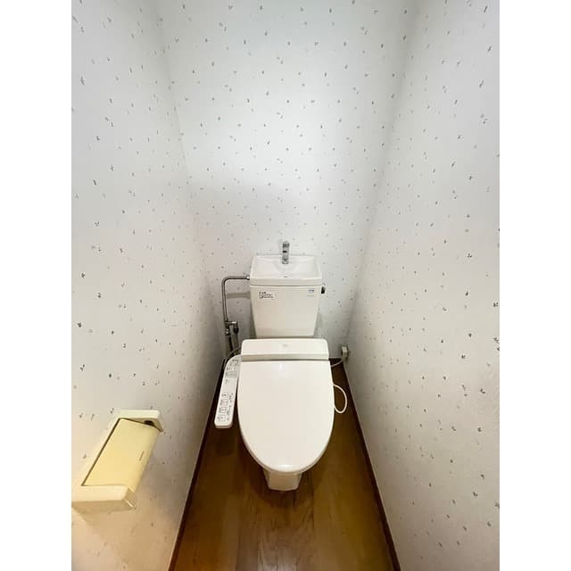 Room image 8