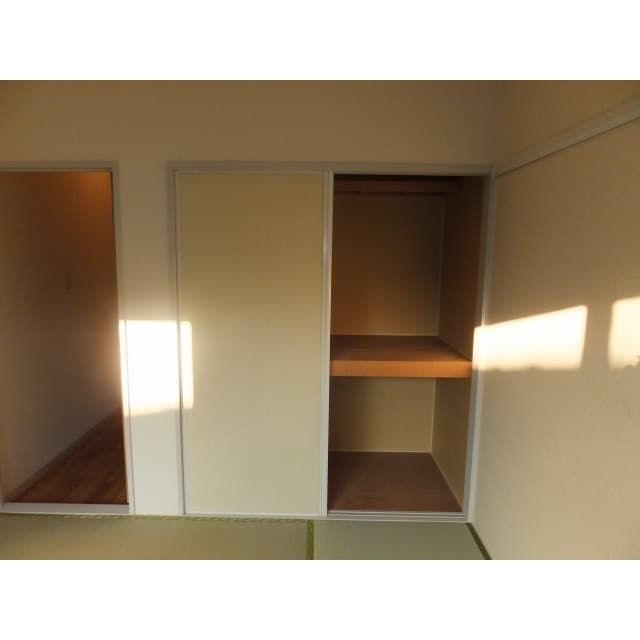 Room image 13