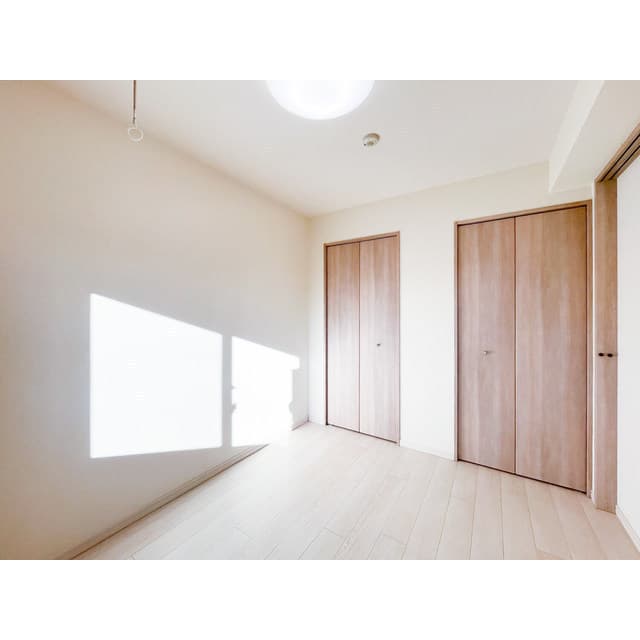 Room image 12
