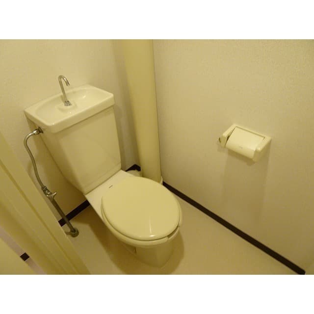 Room image 11