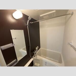 Room image 10