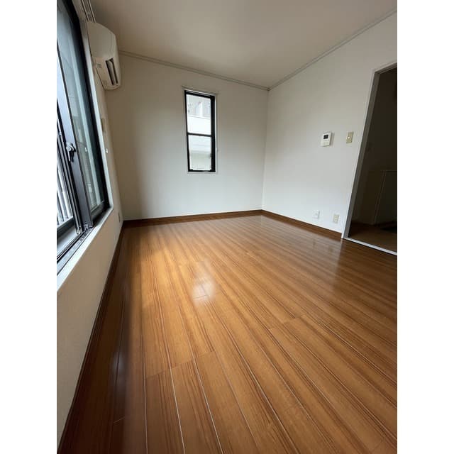 Room image 14