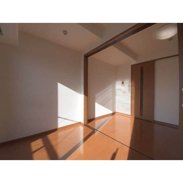 Room image 16