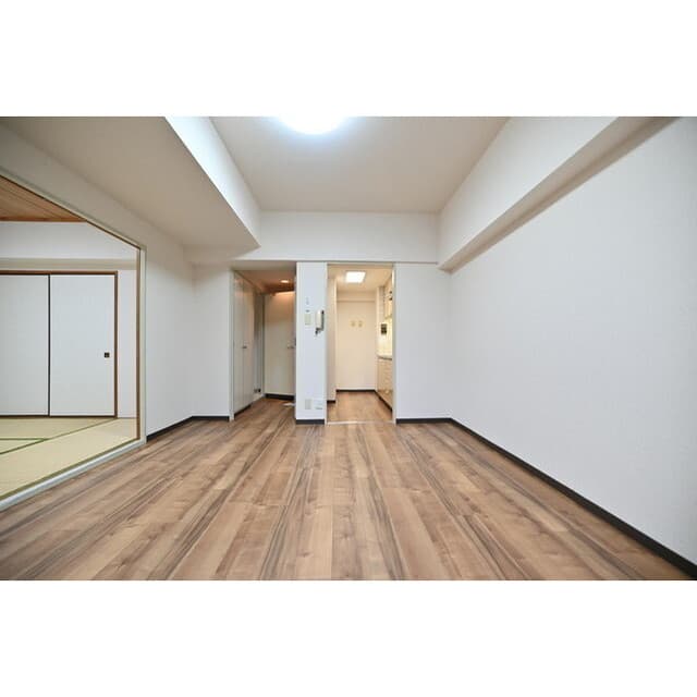 Room image 12