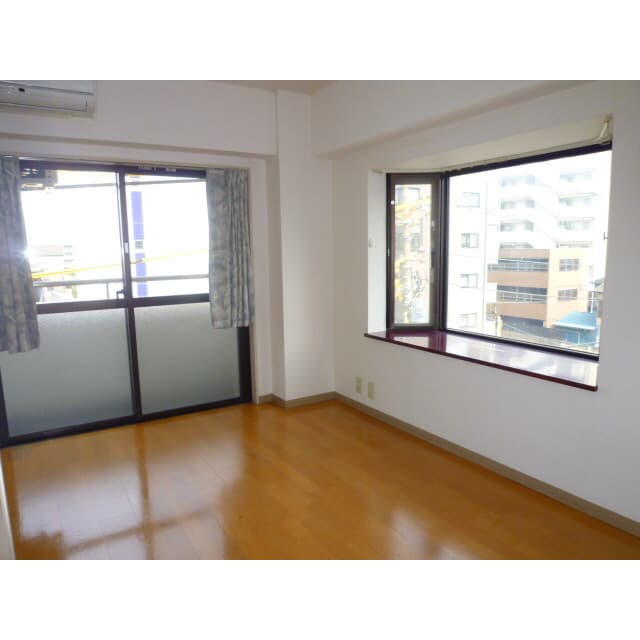 Room image 15