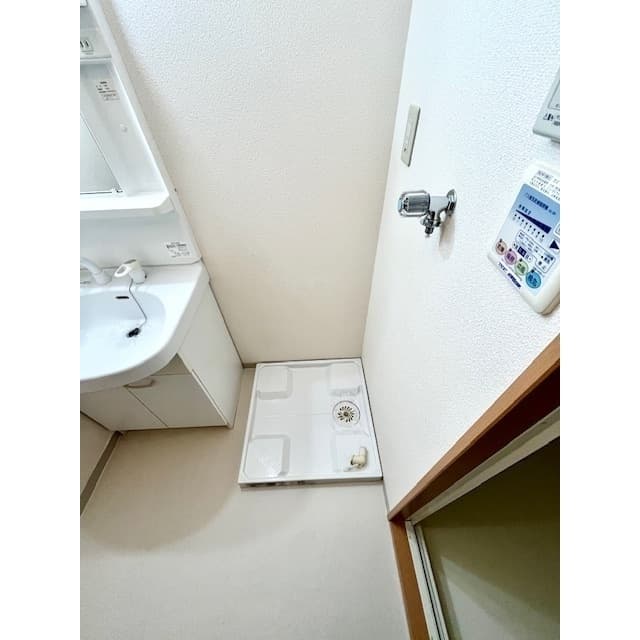 Room image 16