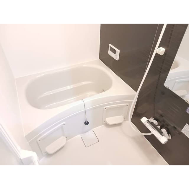Room image 10
