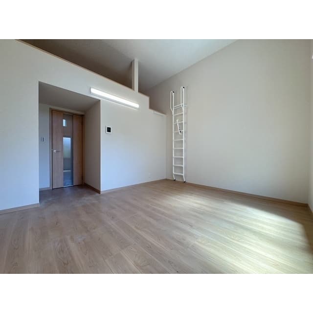Room image 8