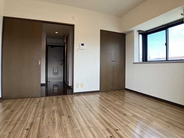 Room image 13