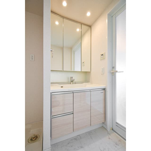 Room image 13